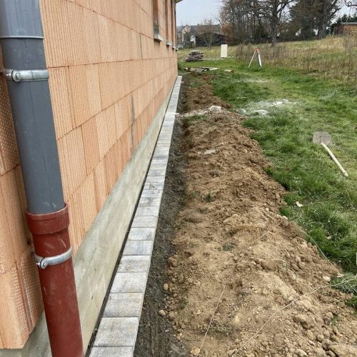 Chantier de pose de pavés périphériques